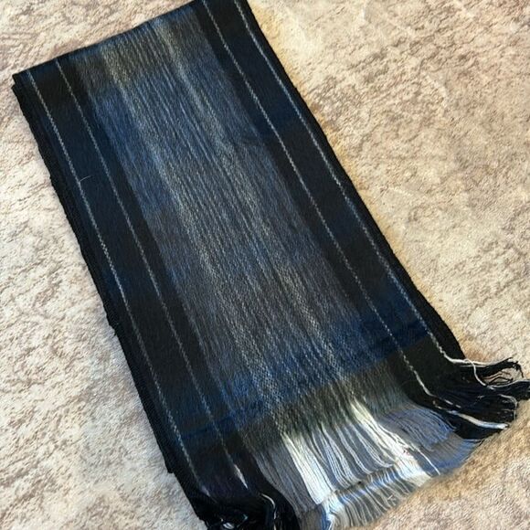 Beautiful alpaca scarf from Ecuador so soft and warm! - Picture 9 of 12